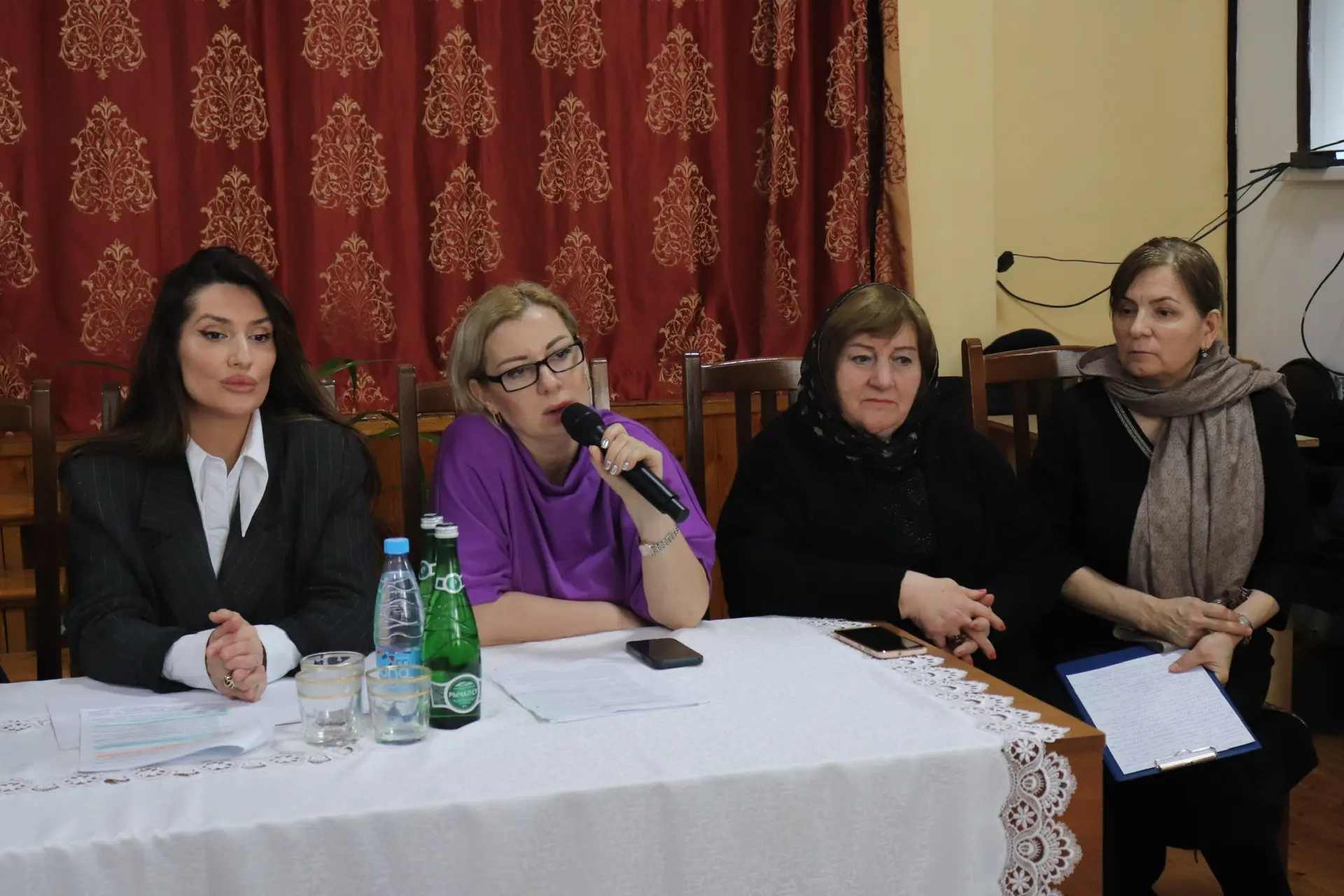 Разговор о гармонии, традициях и интернет-безопасности. Беседы со школьниками прошли в Кизилюртовском районе